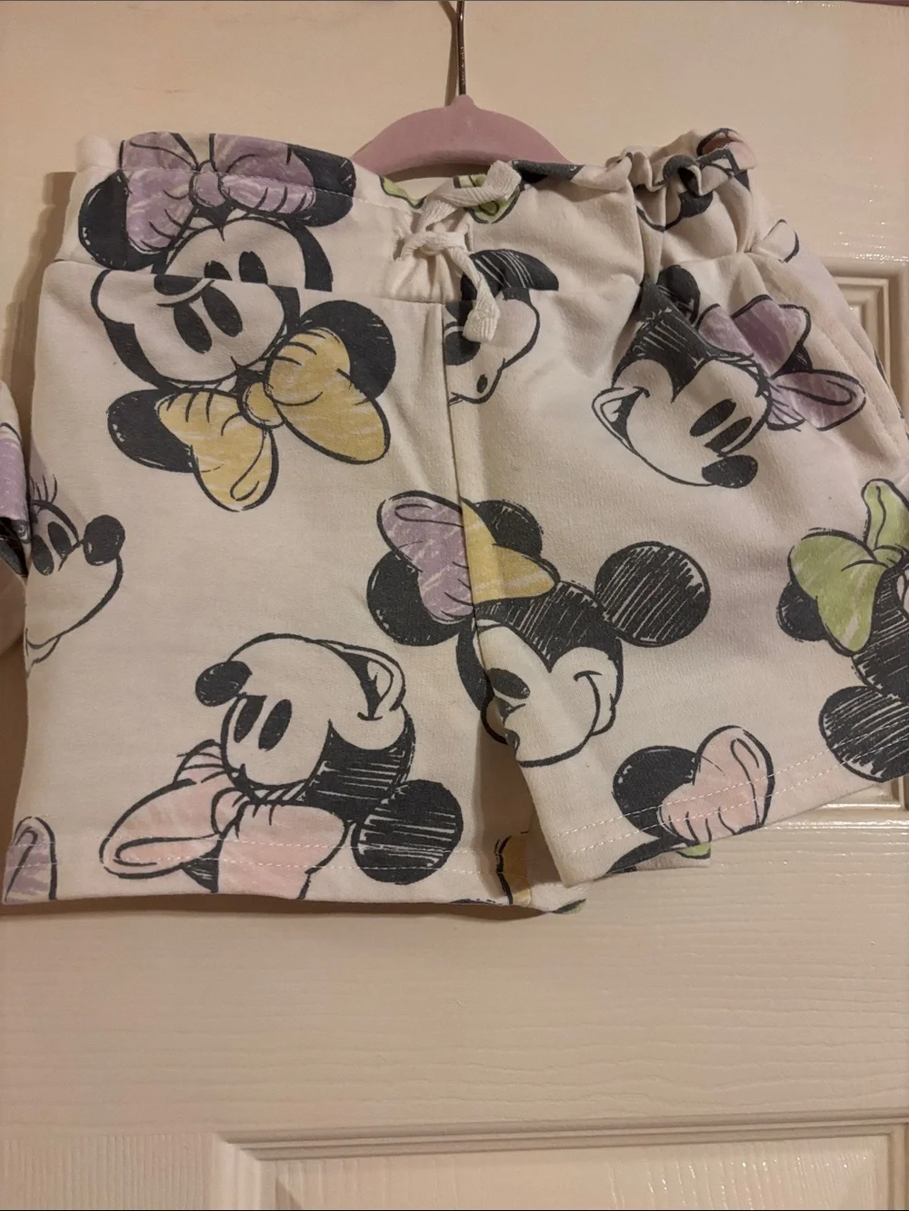 Cream Minnie Mouse Print Sweatshirt & Shorts Set - Pastel Bows